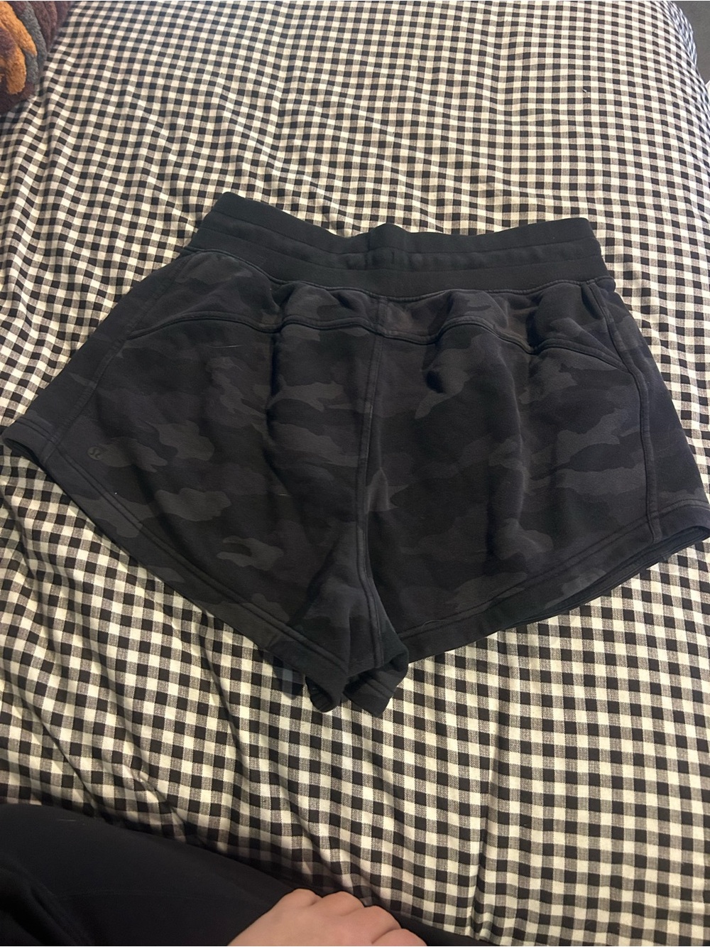 Lululemon inner glow shorts 3” - Picture 4 of 5
